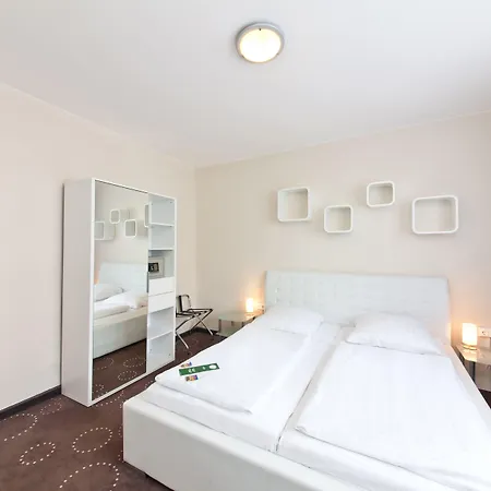 Garner - Ku'damm By Ihg Hotel 3*