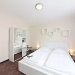 Garner - Ku'damm By Ihg Hotel 3*